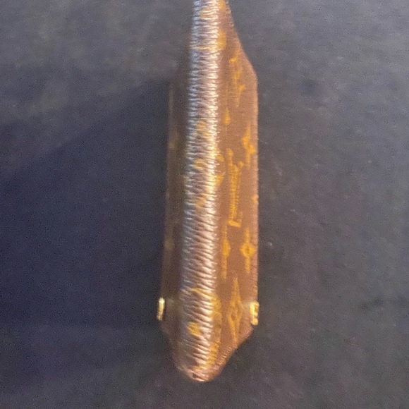 Authentic Louis Vuitton holder - Picture 5 of 9